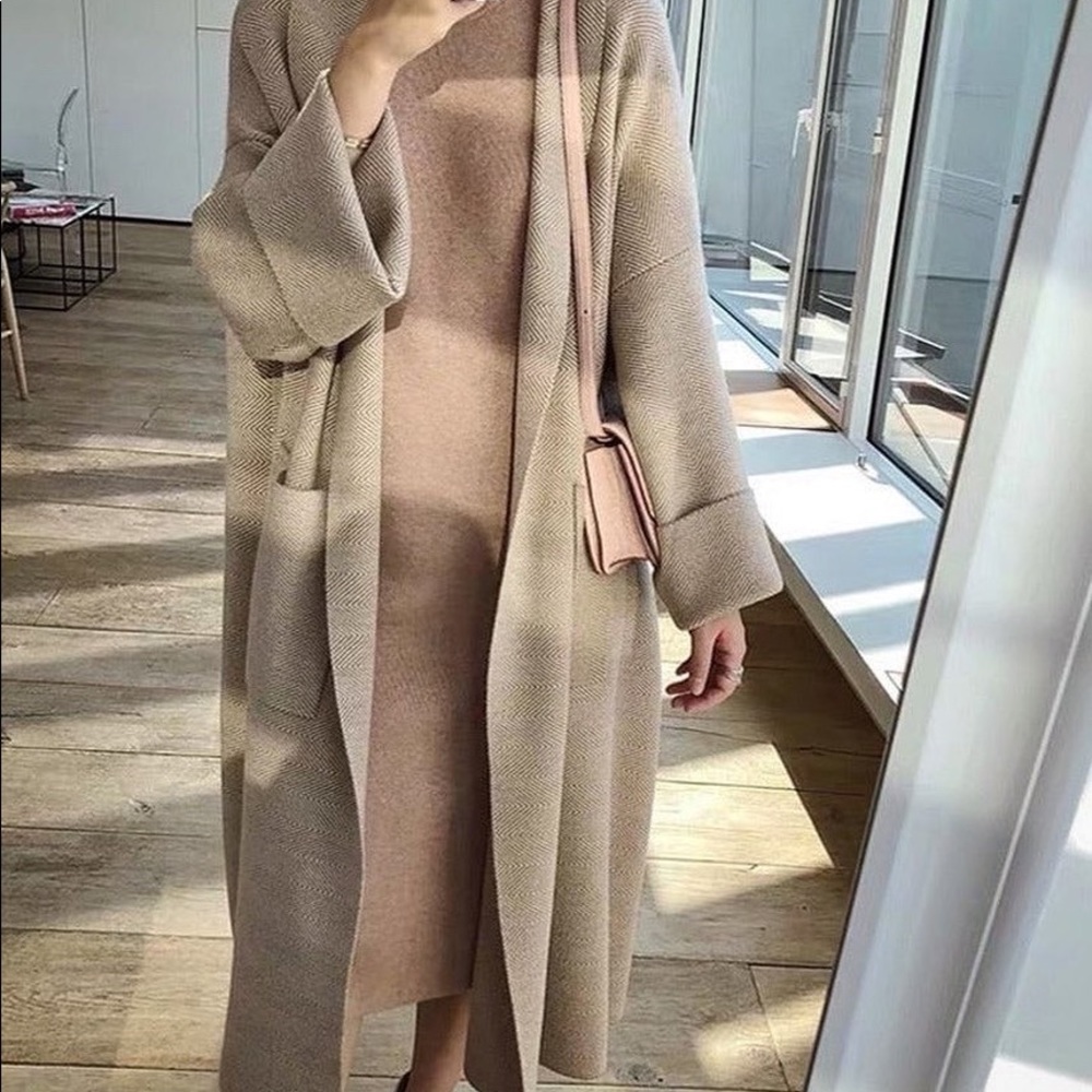 Worn a few times. Long jersey cardigan coat. With pockets. Soft, comfortable.
